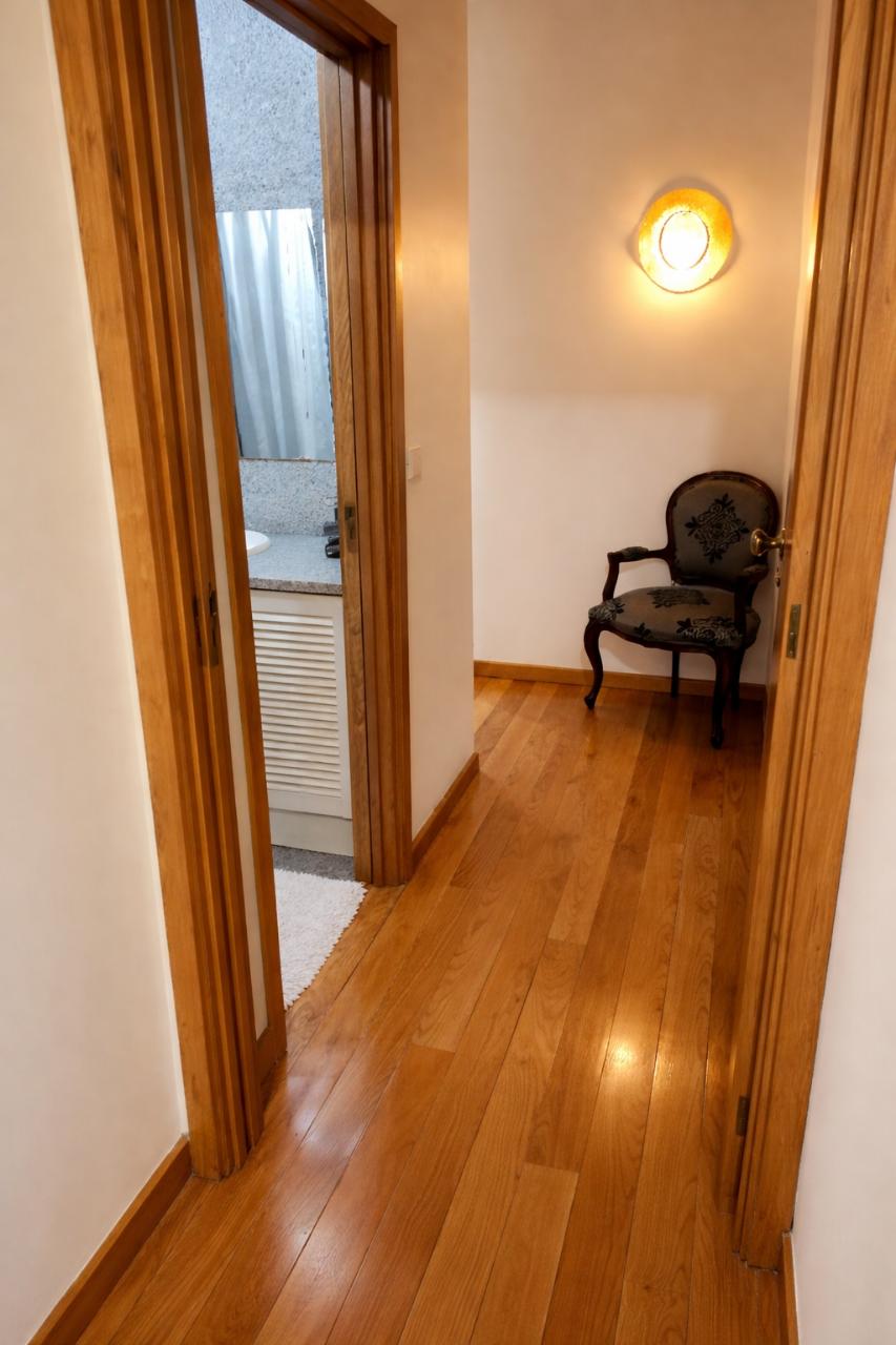 Suíte com despesas em região nobre do Porto