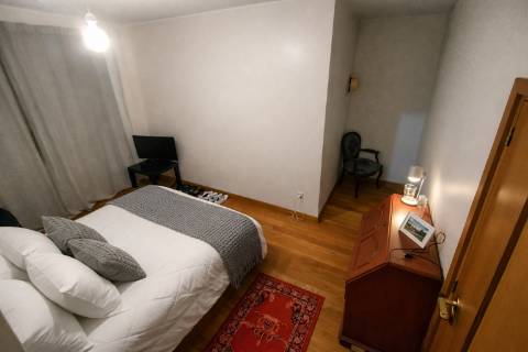 Suíte com despesas em região nobre do Porto