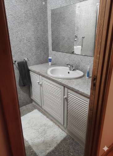 Suíte com despesas em região nobre do Porto