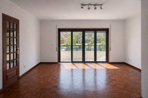 t2, duas suítes, garagem, com varanda - Porto - Portugal