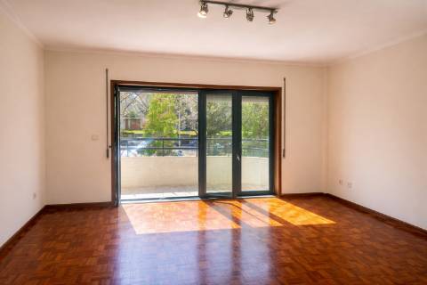 t2, duas suítes, garagem, com varanda - Porto - Portugal