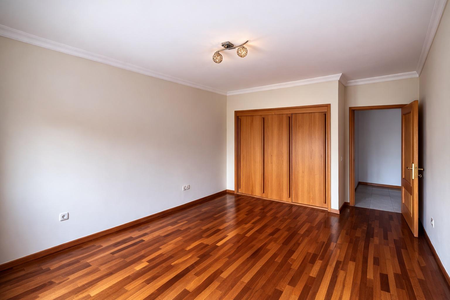 T1 Ermesinde com lareira, armários embutidos, garagem fechada e arrumos