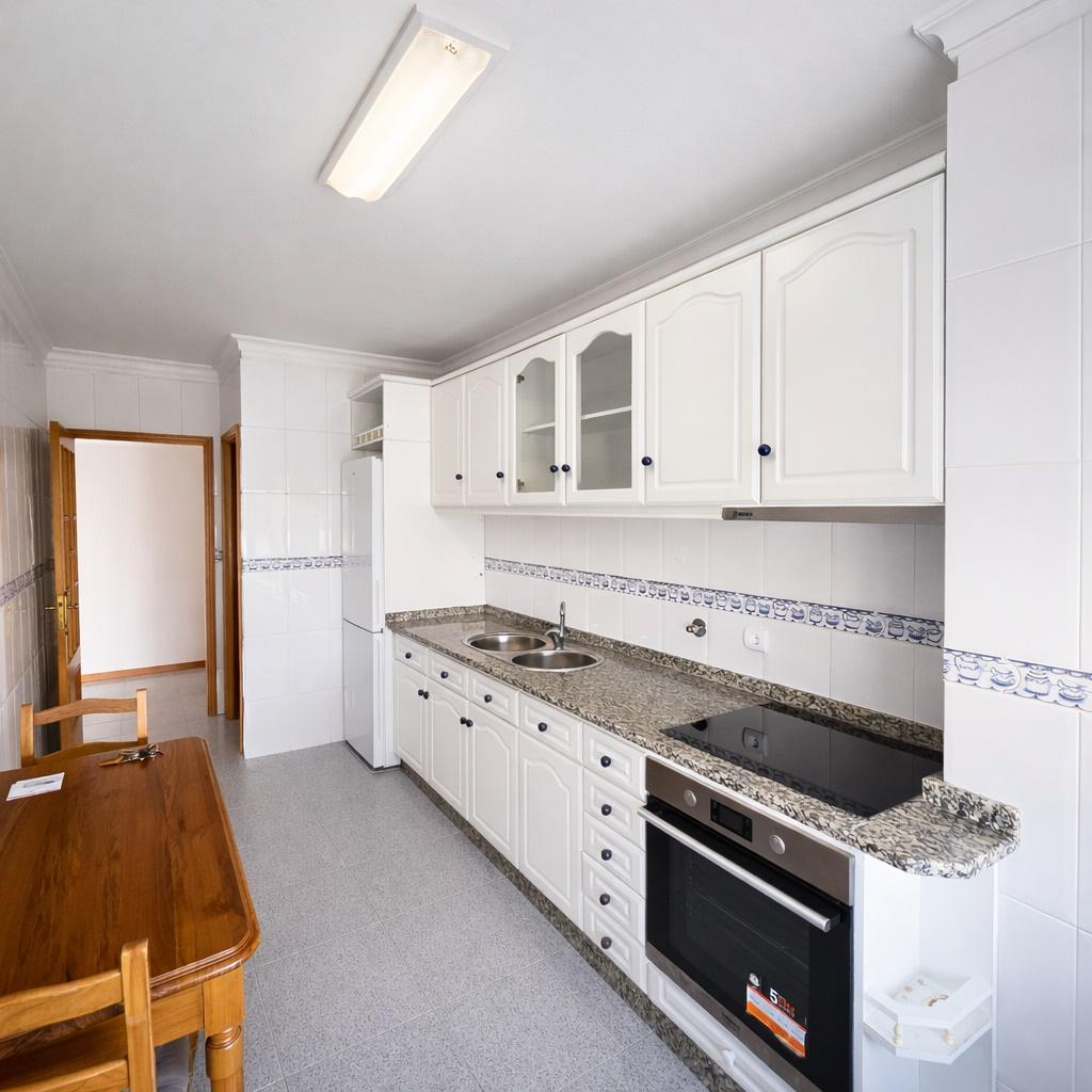 T1 Ermesinde com lareira, armários embutidos, garagem fechada e arrumos