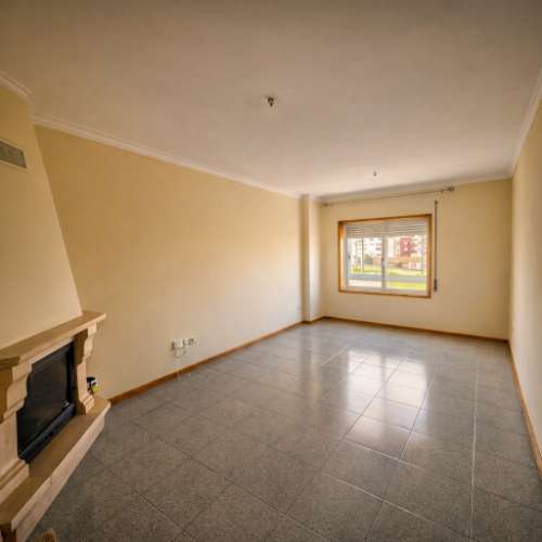 T1 Ermesinde com lareira, armários embutidos, garagem fechada e arrumos