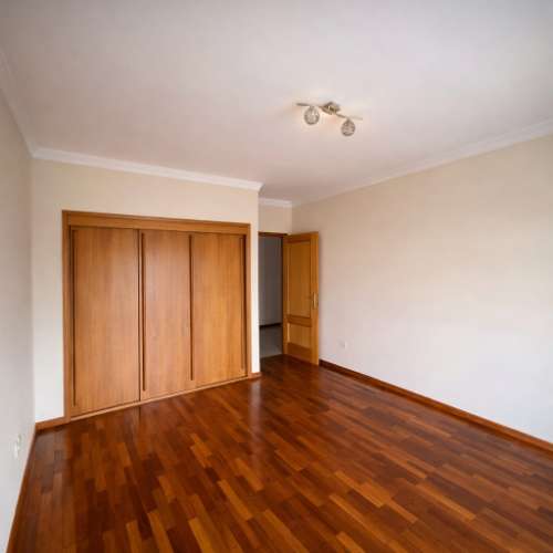 T1 Ermesinde com lareira, armários embutidos, garagem fechada e arrumos