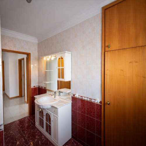 T1 Ermesinde com lareira, armários embutidos, garagem fechada e arrumos