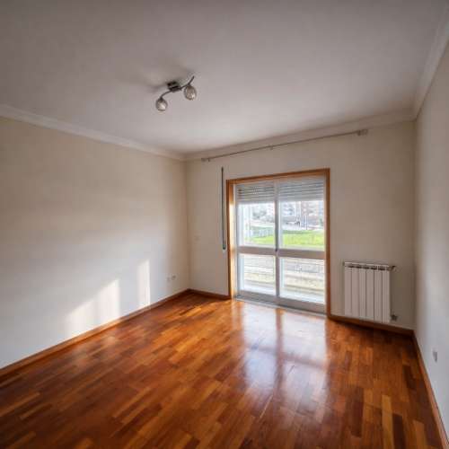 T1 Ermesinde com lareira, armários embutidos, garagem fechada e arrumos