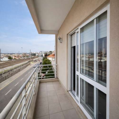 T1 Ermesinde com lareira, armários embutidos, garagem fechada e arrumos