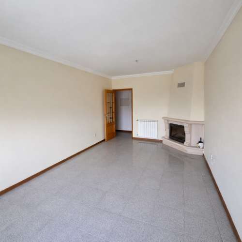 T1 Ermesinde com lareira, armários embutidos, garagem fechada e arrumos