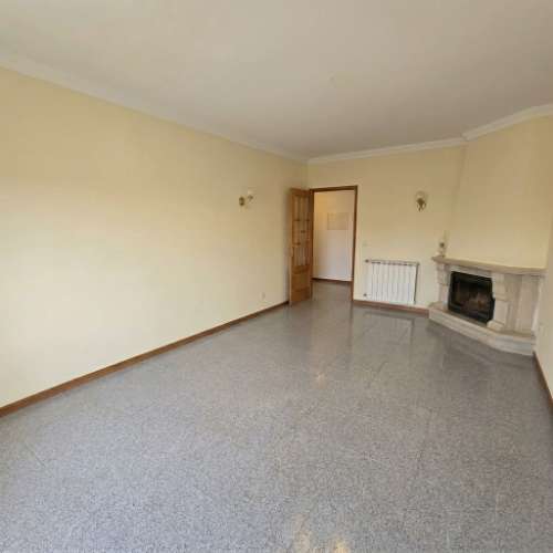 T1 Ermesinde com lareira, armários embutidos, garagem fechada e arrumos