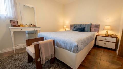 Moradia 4 frentes, jardim, garagem, 3 quartos - Portugal