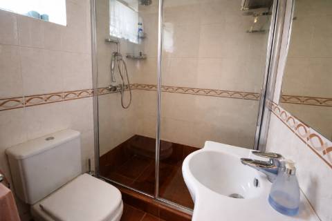 Moradia 4 frentes, jardim, garagem, 3 quartos - Portugal