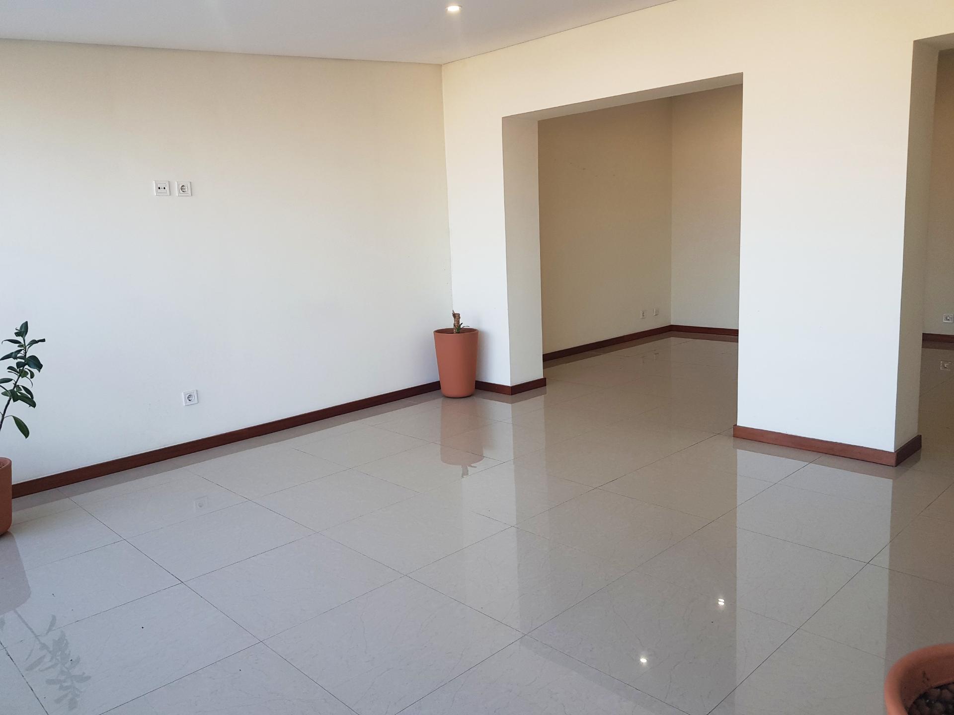 Arrenda T2 | Apartamento com terraço Junto à Igreja da Areosa