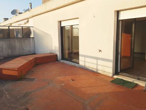 Arrenda T2 | Apartamento com terraço Junto à Igreja da Areosa