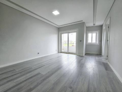 T3 Ermesinde| Totalmente Renovado| Suite| Varanda| L. Garagem