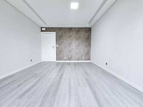 T3 Ermesinde| Totalmente Renovado| Suite| Varanda| L. Garagem