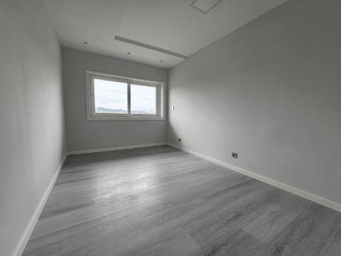 T3 Ermesinde| Totalmente Renovado| Suite| Varanda| L. Garagem