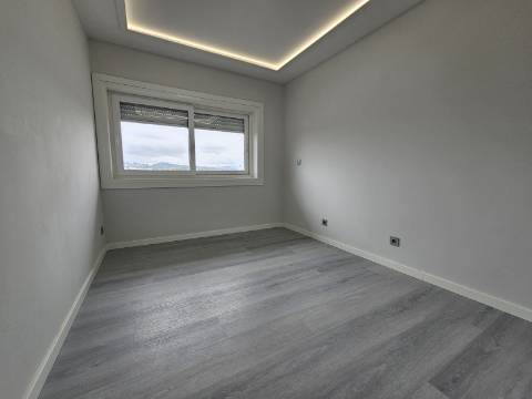 T3 Ermesinde| Totalmente Renovado| Suite| Varanda| L. Garagem