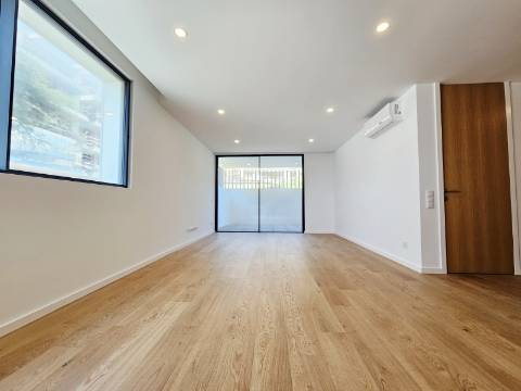 T1 Novo com Terraço e Acabamentos de Luxo - Seca do Bacalhau