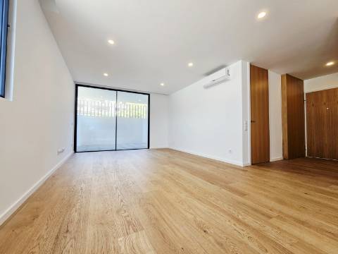 T1 Novo com Terraço e Acabamentos de Luxo - Seca do Bacalhau