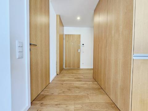 T1 Novo com Terraço e Acabamentos de Luxo - Seca do Bacalhau