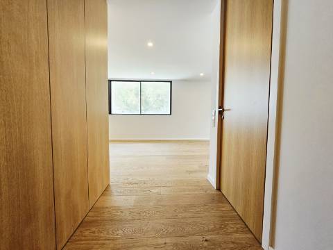 T1 Novo com Terraço e Acabamentos de Luxo - Seca do Bacalhau