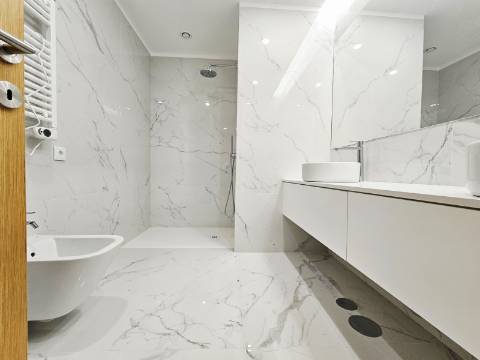 T1 Novo com Terraço e Acabamentos de Luxo - Seca do Bacalhau