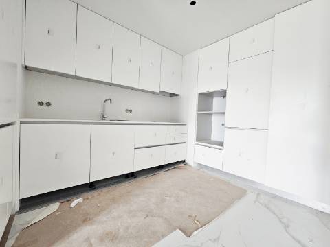 T1 Novo| Gueifães| Varanda| G. Fechada