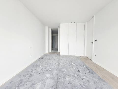 T1 Novo| Gueifães| Varanda| G. Fechada