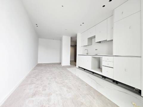 T1 Novo| Gueifães| Varanda| G. Fechada