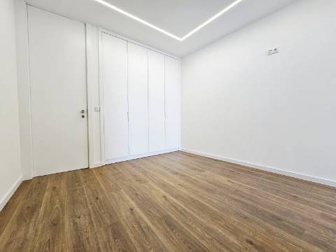 Apartamento T2 Totalmente Remodelado no Centro Histórico de Penafiel