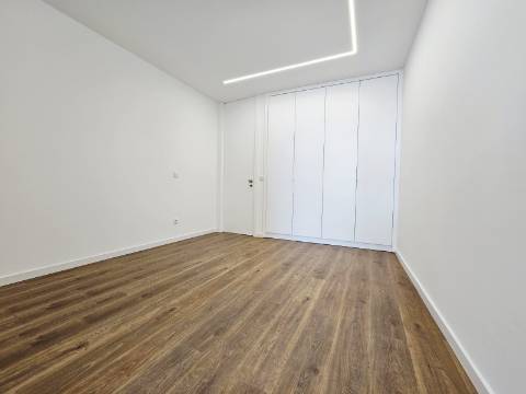 Apartamento T2 Totalmente Remodelado no Centro Histórico de Penafiel