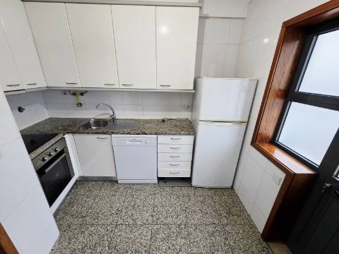 Apartamento T2| Terraço| Garagem Fechada