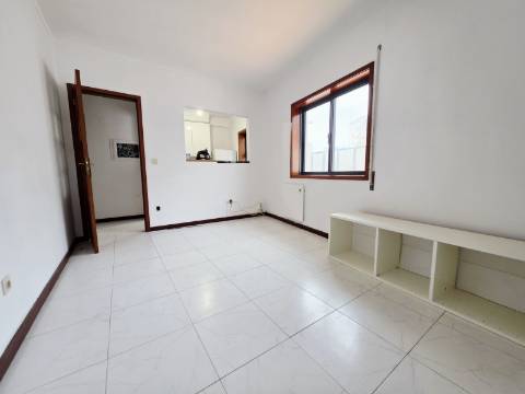 Apartamento T2| Terraço| Garagem Fechada