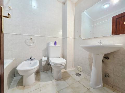 Apartamento T2| Terraço| Garagem Fechada