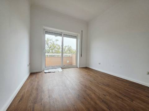 T3 Aguas Santas| 3 Frentes| Garagem Fechada| Totalmente Renovado