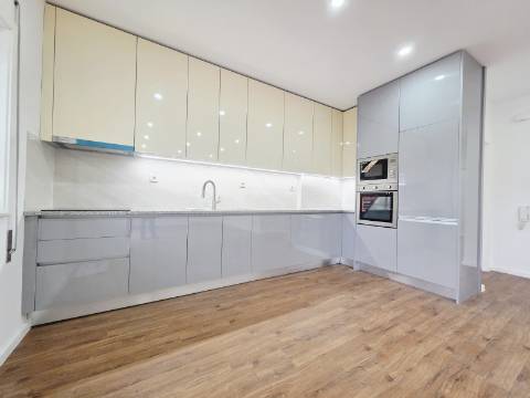 T3 Aguas Santas| 3 Frentes| Garagem Fechada| Totalmente Renovado