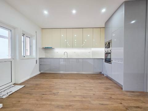 T3 Aguas Santas| 3 Frentes| Garagem Fechada| Totalmente Renovado