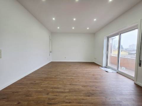 T3 Aguas Santas| 3 Frentes| Garagem Fechada| Totalmente Renovado