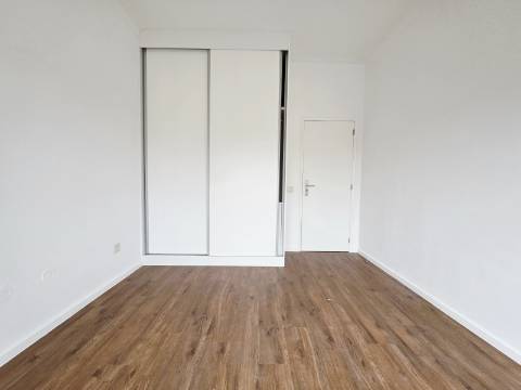 T3 Aguas Santas| 3 Frentes| Garagem Fechada| Totalmente Renovado