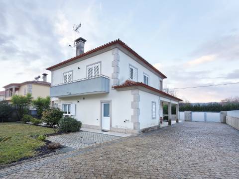 Moradia Independente de 4 Frentes | Junto ao Monverde Wine Experience Hotel | Telões, Amarante