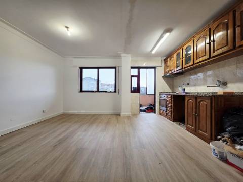 T2 Rio Tinto| Remodelado| Varanda| Arrumo