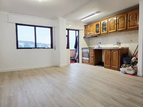 T2 Rio Tinto| Remodelado| Varanda| Arrumo