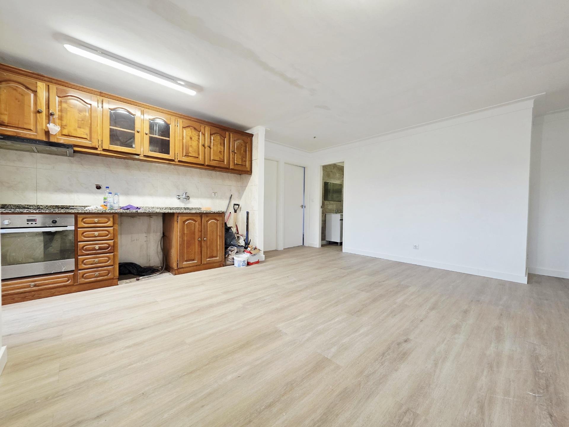 T2 Rio Tinto| Remodelado| Varanda| Arrumo