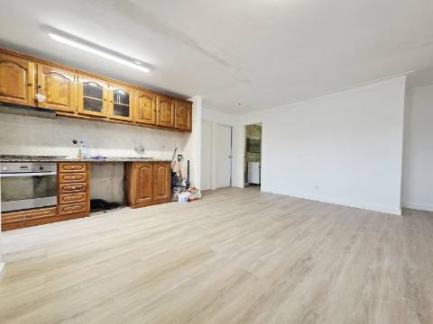 T2 Rio Tinto| Remodelado| Varanda| Arrumo