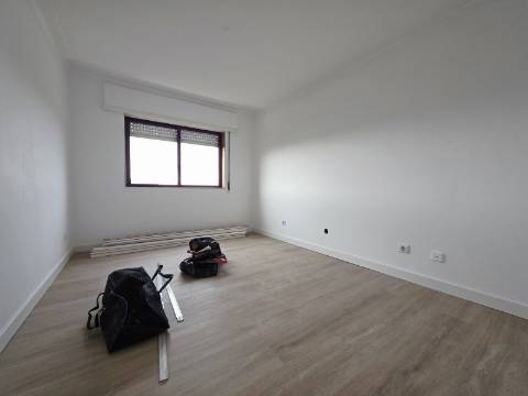 T2 Rio Tinto| Remodelado| Varanda| Arrumo