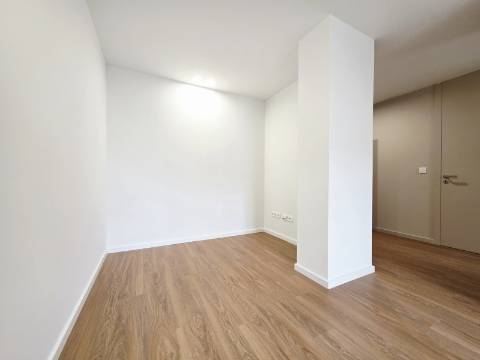 T1 Novo| Gueifães| Varanda| G. Fechada