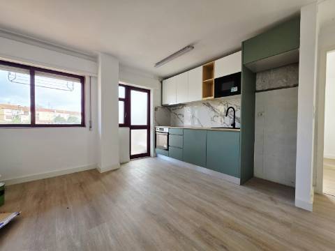 T2 Rio Tinto| Remodelado| Varanda| Arrumo