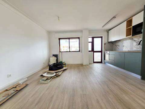 T2 Rio Tinto| Remodelado| Varanda| Arrumo