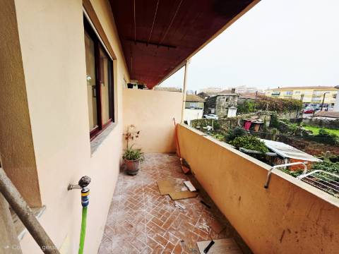 T2 Rio Tinto| Remodelado| Varanda| Arrumo